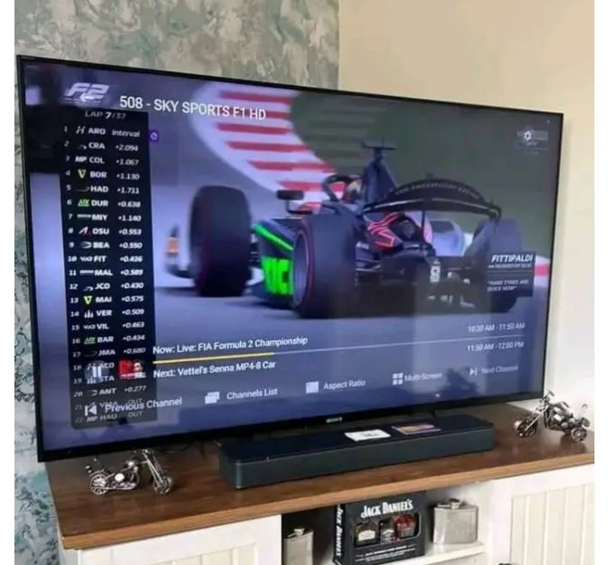 Verified subscriber Jacob M. from Barcelona, Spain reviewing xtreme hd iptv